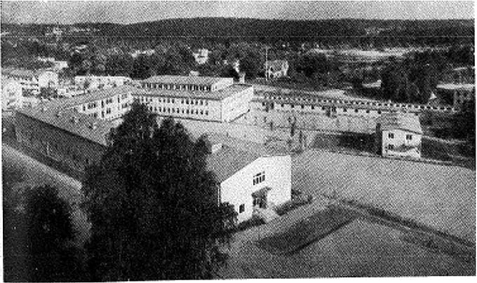 Bild 4: Mariekällskolan i Södertälje. Bilden inskannad från Kommunal skoltidning 1965:1, s. 37. Grundskolans genomförande i Stockholm, Växjö och Tierp
